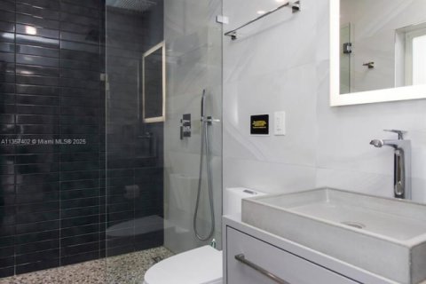 Villa ou maison à louer à Hollywood, Floride: 5 chambres, 235.14 m2 № 1979657 - photo 28