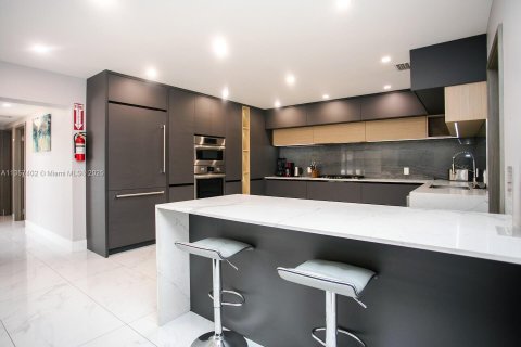 Villa ou maison à louer à Hollywood, Floride: 5 chambres, 235.14 m2 № 1979657 - photo 23