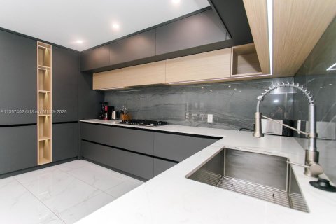 Villa ou maison à louer à Hollywood, Floride: 5 chambres, 235.14 m2 № 1979657 - photo 13