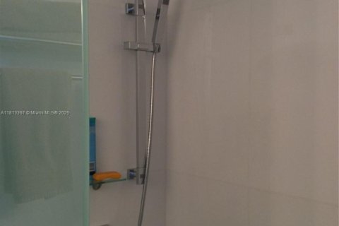 Condo in Miami Beach, Florida, 2 bedrooms  № 2085720 - photo 15