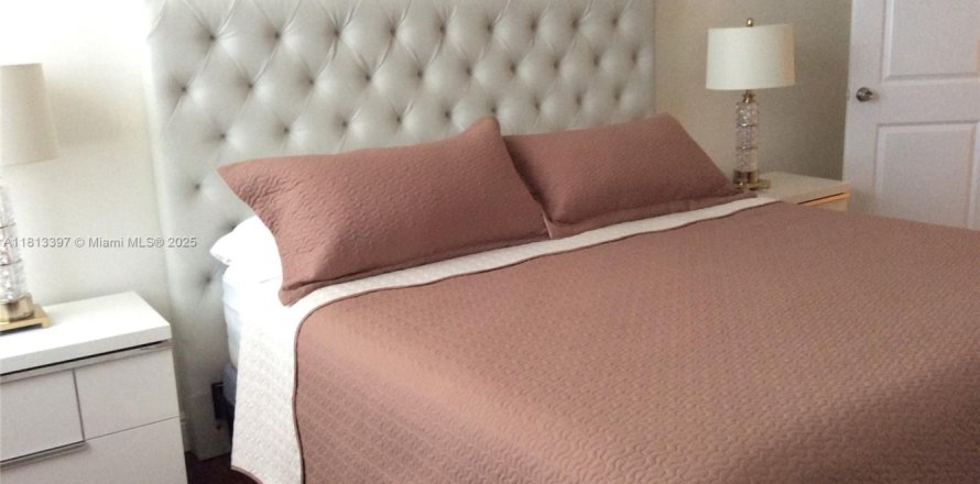 Condo in Miami Beach, Florida, 2 bedrooms  № 2085720