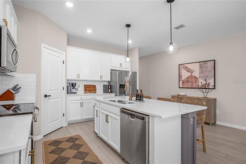 Villa ou maison à louer à Wesley Chapel, Floride: 4 chambres, 179.86 m2 № 2093418 - photo 6