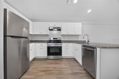 Commercial property in Englewood, Florida 4 bedrooms, 193.98 sq.m. № 2386243 - photo 6