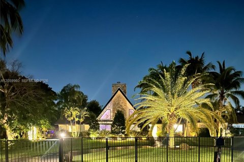 Casa en Southwest Ranches, Florida 5 dormitorios, 374.86 m2 № 2244532