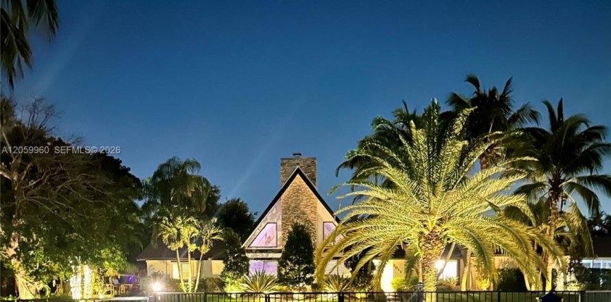 Casa en Southwest Ranches, Florida 5 dormitorios, 374.86 m2 № 2244532