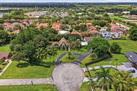 Casa en venta en Southwest Ranches, Florida, 5 dormitorios, 374.86 m2 № 2244532 - foto 8