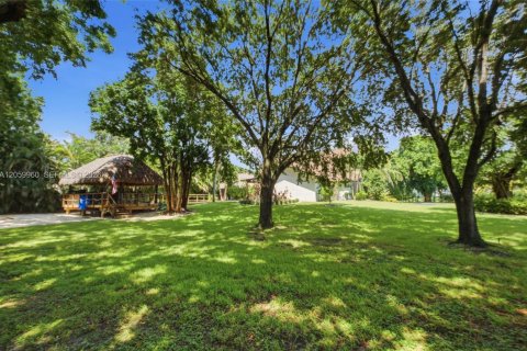 Casa en venta en Southwest Ranches, Florida, 5 dormitorios, 374.86 m2 № 2244532 - foto 13