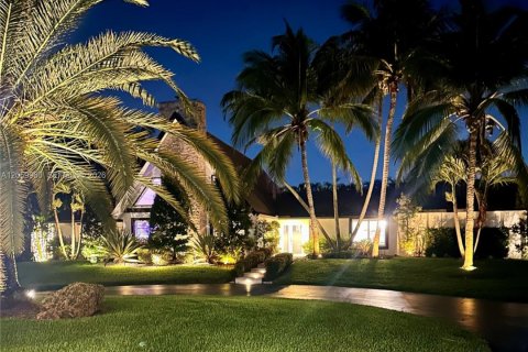 Casa en venta en Southwest Ranches, Florida, 5 dormitorios, 374.86 m2 № 2244532 - foto 2