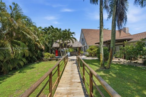 Casa en venta en Southwest Ranches, Florida, 5 dormitorios, 374.86 m2 № 2244532 - foto 15