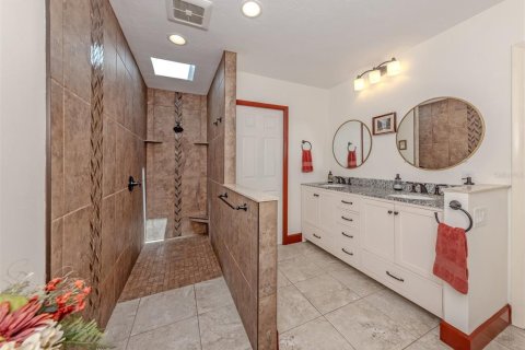House in Venice, Florida 3 bedrooms, 205.69 sq.m. № 2116602 - photo 17
