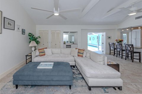 House in Venice, Florida 3 bedrooms, 205.69 sq.m. № 2116602 - photo 7