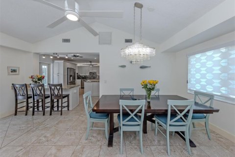 House in Venice, Florida 3 bedrooms, 205.69 sq.m. № 2116602 - photo 9