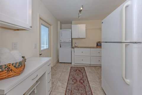 House in Venice, Florida 3 bedrooms, 205.69 sq.m. № 2116602 - photo 26