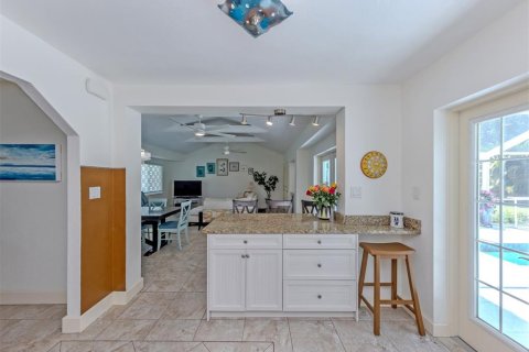 House in Venice, Florida 3 bedrooms, 205.69 sq.m. № 2116602 - photo 10