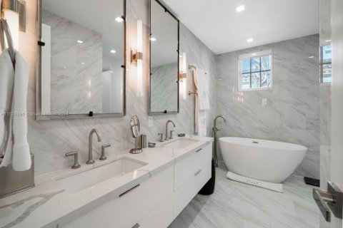 Снять в аренду кондоминиум в Майами-Бич, Флорида 2 спальни, 132.76м2, № 1958808 - фото 30