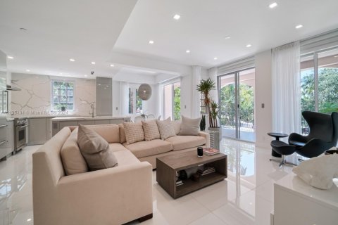 Снять в аренду кондоминиум в Майами-Бич, Флорида 2 спальни, 132.76м2, № 1958808 - фото 3