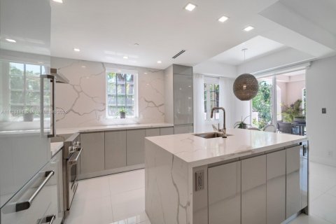 Снять в аренду кондоминиум в Майами-Бич, Флорида 2 спальни, 132.76м2, № 1958808 - фото 8