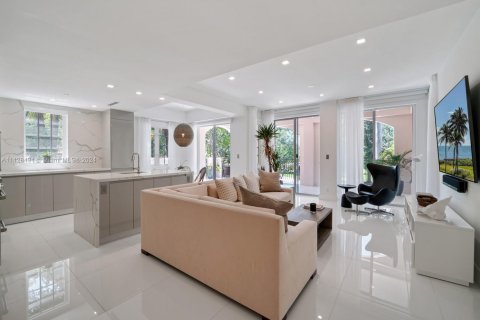 Снять в аренду кондоминиум в Майами-Бич, Флорида 2 спальни, 132.76м2, № 1958808 - фото 2