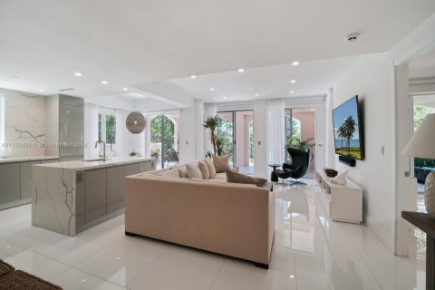 Снять в аренду кондоминиум в Майами-Бич, Флорида 2 спальни, 132.76м2, № 1958808 - фото 1