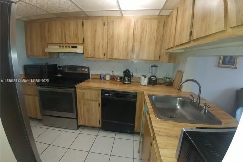 Condo in Miami, Florida, 2 bedrooms  № 1768154 - photo 4