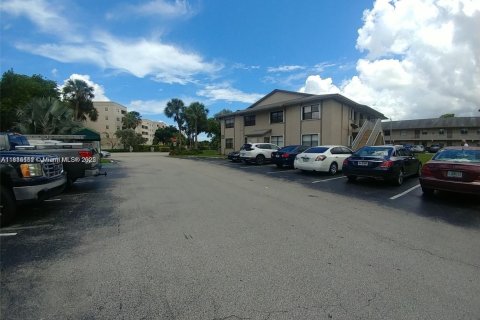 Condo in Miami, Florida, 2 bedrooms  № 1768154 - photo 11