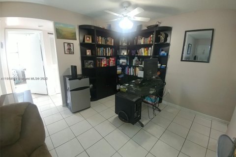 Condo in Miami, Florida, 2 bedrooms  № 1768154 - photo 7