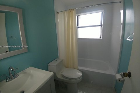 Condo in Miami, Florida, 2 bedrooms  № 1768154 - photo 9