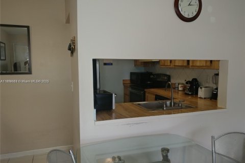 Condo in Miami, Florida, 2 bedrooms  № 1768154 - photo 6