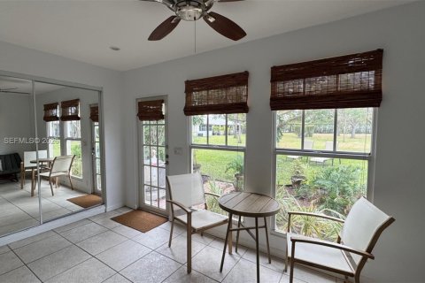 Condo in Lake Worth, Florida, 2 bedrooms № 2036275 - photo 17