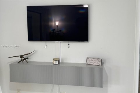 Condo in Lake Worth, Florida, 2 bedrooms № 2036275 - photo 9