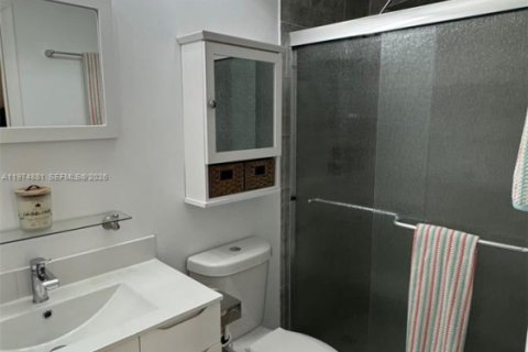 Condo in Lake Worth, Florida, 2 bedrooms № 2036275 - photo 11