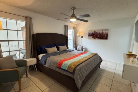 Condo in Lake Worth, Florida, 2 bedrooms № 2036275 - photo 10