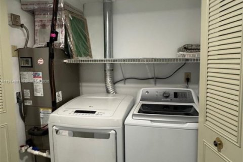 Condo in Lake Worth, Florida, 2 bedrooms № 2036275 - photo 16