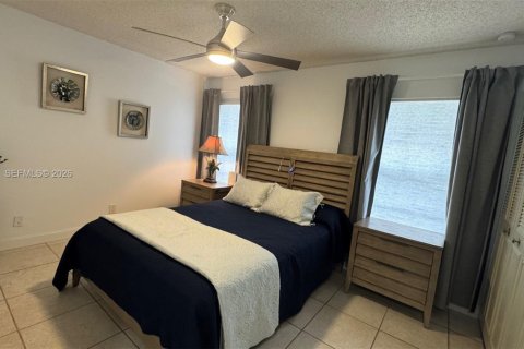 Condo in Lake Worth, Florida, 2 bedrooms № 2036275 - photo 13
