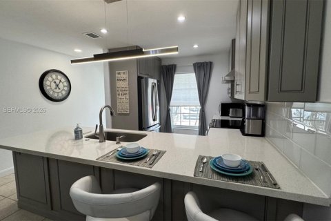 Condo in Lake Worth, Florida, 2 bedrooms № 2036275 - photo 5