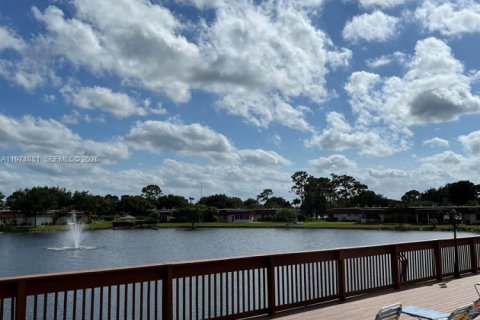 Condo in Lake Worth, Florida, 2 bedrooms № 2036275 - photo 26