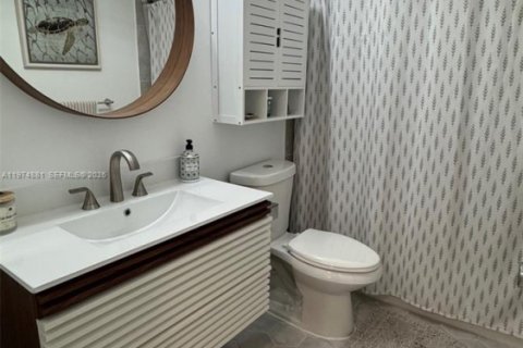 Condo in Lake Worth, Florida, 2 bedrooms № 2036275 - photo 14