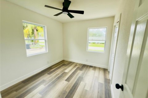 House in Saint Petersburg, Florida 3 bedrooms, 65.03 sq.m. № 1910077 - photo 18