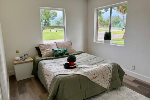 House in Saint Petersburg, Florida 3 bedrooms, 65.03 sq.m. № 1910077 - photo 10