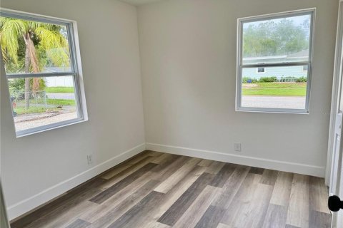 House in Saint Petersburg, Florida 3 bedrooms, 65.03 sq.m. № 1910077 - photo 17