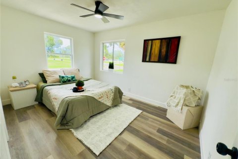 House in Saint Petersburg, Florida 3 bedrooms, 65.03 sq.m. № 1910077 - photo 11