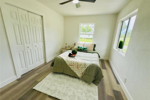 House in Saint Petersburg, Florida 3 bedrooms, 65.03 sq.m. № 1910077 - photo 12
