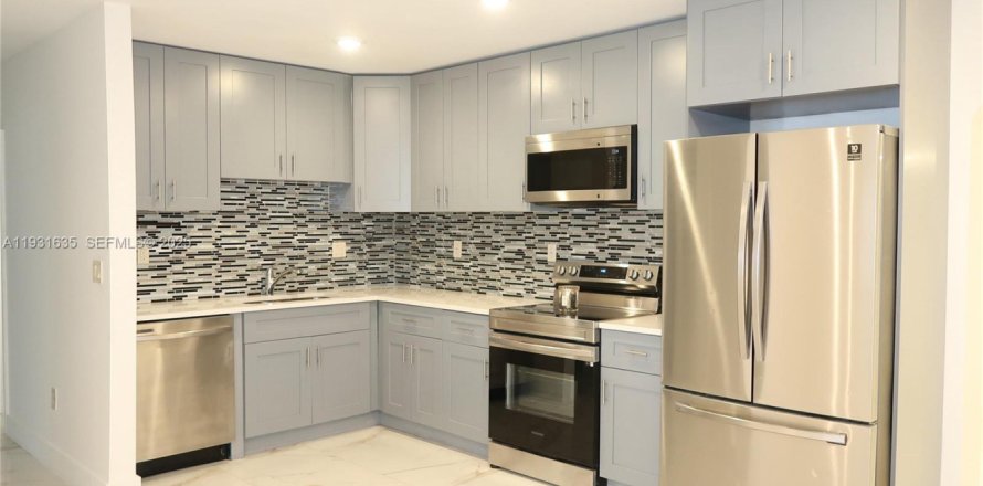 Дом в Майами, Флорида 4 спальни, 208.47м2 № 2034605