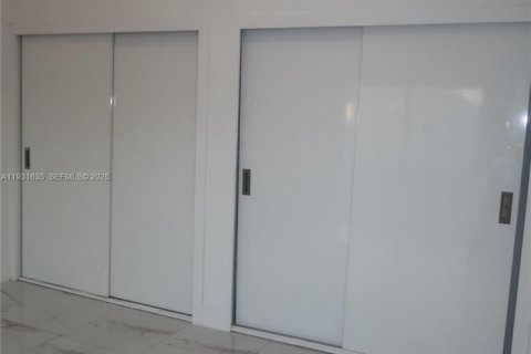 Снять в аренду виллу или дом в Майами, Флорида 4 спальни, 208.47м2, № 2034605 - фото 5