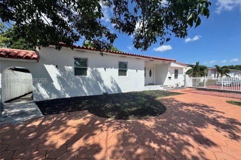 Снять в аренду виллу или дом в Майами, Флорида 4 спальни, 208.47м2, № 2034605 - фото 10