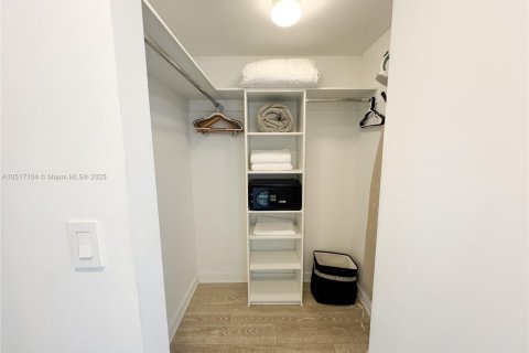 Copropriété à louer à Hallandale Beach, Floride: 2 chambres № 2018794 - photo 14