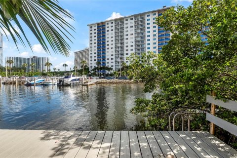 Copropriété à vendre à Sunny Isles Beach, Floride: 5 chambres, 289.39 m2 № 1952373 - photo 9