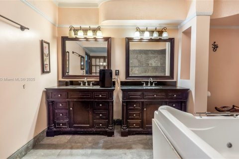 Copropriété à vendre à Sunny Isles Beach, Floride: 5 chambres, 289.39 m2 № 1952373 - photo 28