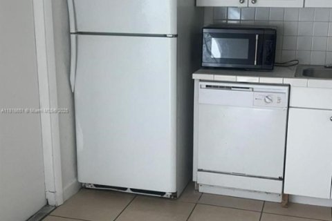 Condo in Plantation, Florida, 2 bedrooms  № 1783967 - photo 13