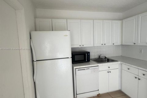 Condo in Plantation, Florida, 2 bedrooms  № 1783967 - photo 14
